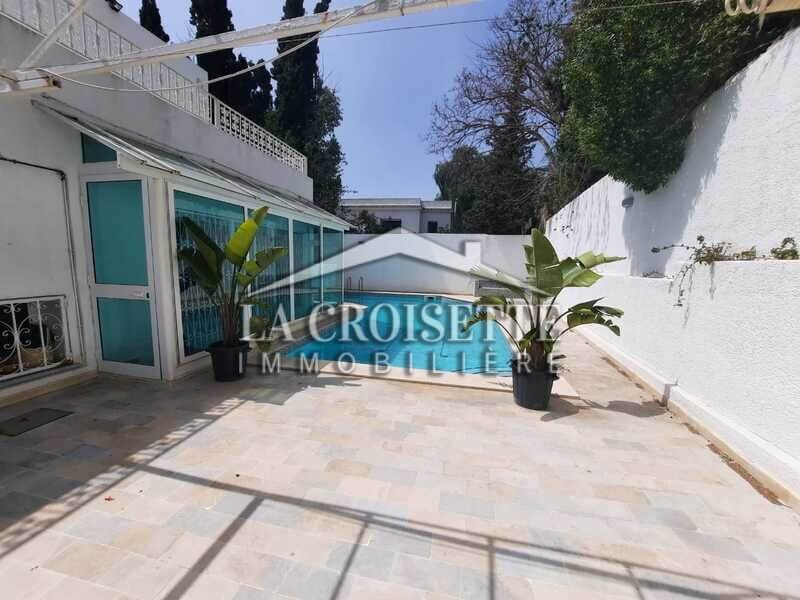  Villa S+5 avec piscine à Gammarth 